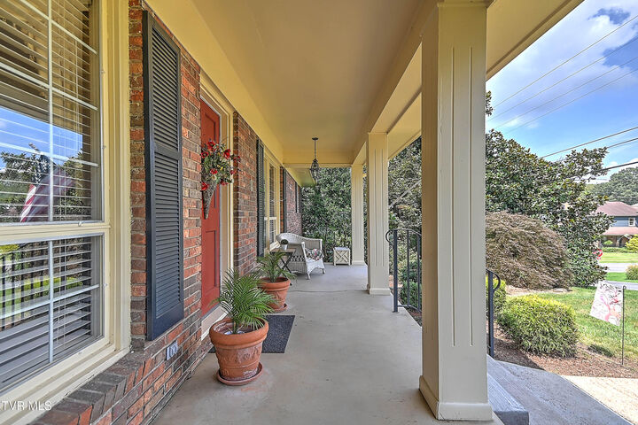 Property Photo:  400 Oakmont Drive  TN 37663 