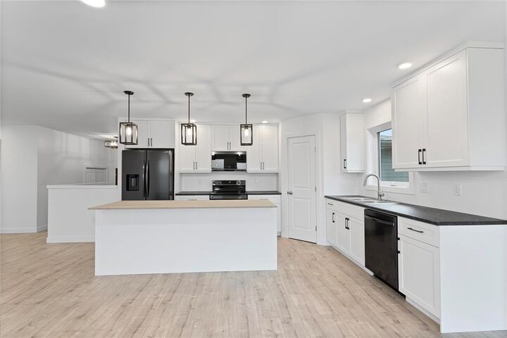 Property Photo: 21 Mulberry Avenue MB R0A 0A2