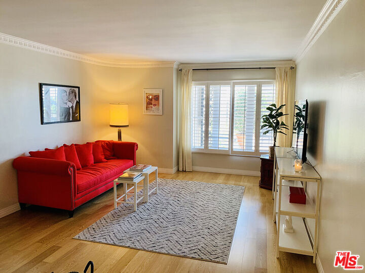 Property Photo:  1219 Sunset Plaza Dr  CA 90069 