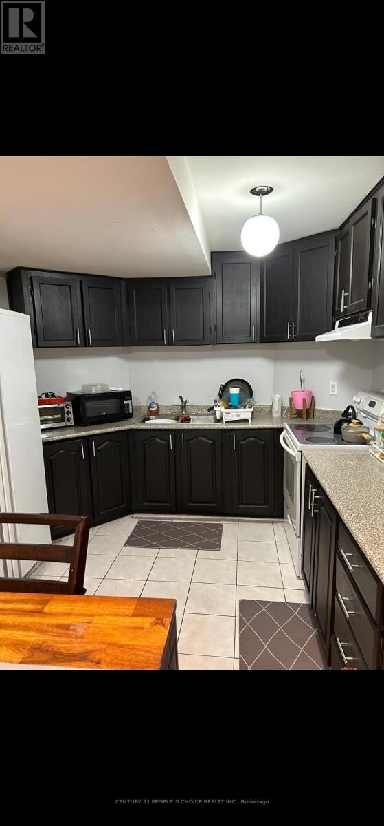 Property Photo: 3685 Waterfall Crescent Bsmt ON L5N 8G8