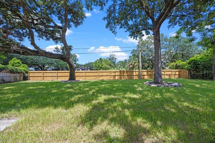 Property Photo:  805 Nottingham Street  FL 32803 