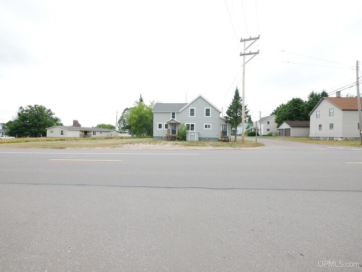 Property Photo: 56203 US41 Highway MI 49913