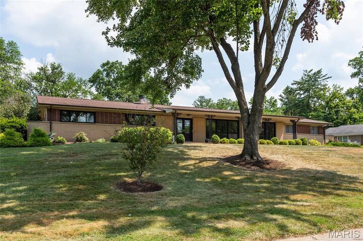 536 Fairways Circle  Creve Coeur MO 63141 photo