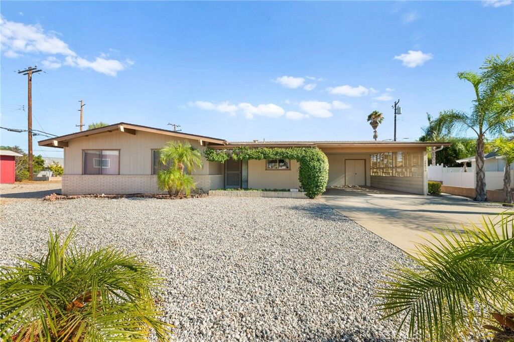 Property Photo:  28850 Wee Burn Way  CA 92586 