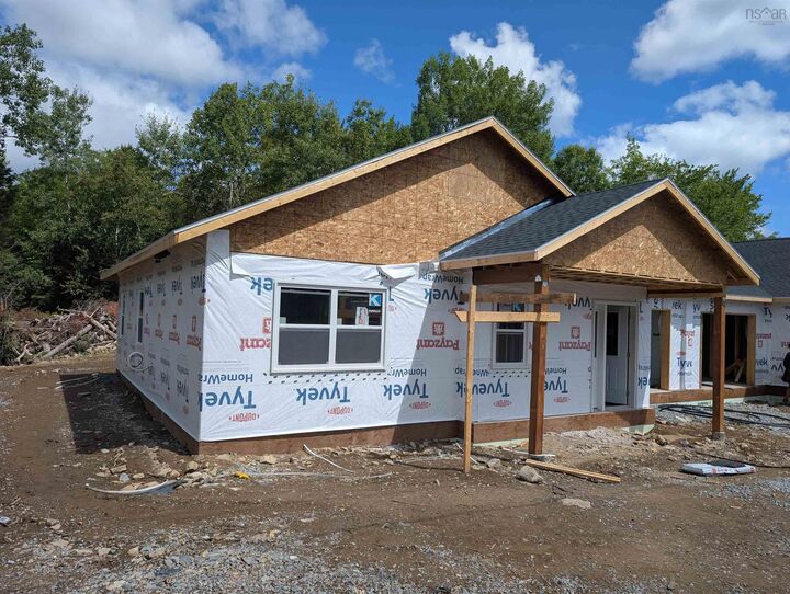 Property Photo:  6 Shadebush Walk  NS B4E 0X8 