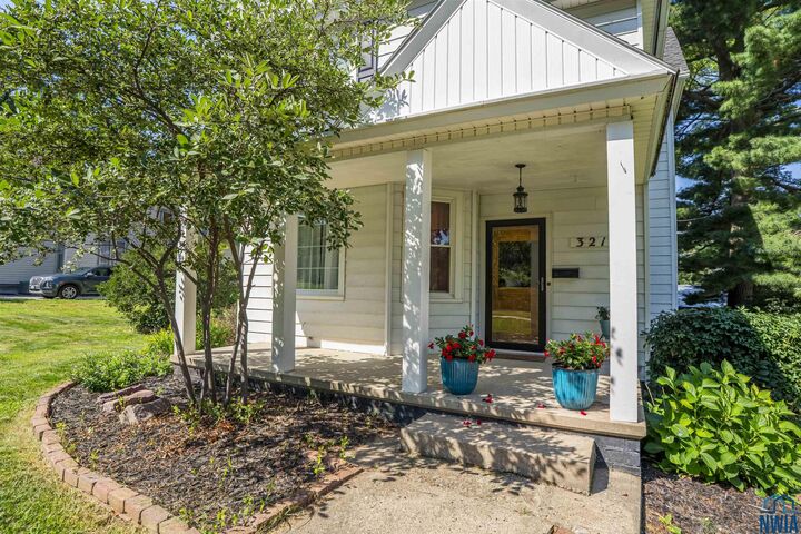 Property Photo: 321 2nd Ave SE IA 51031