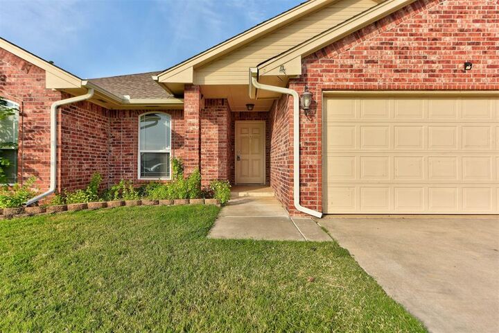 Property Photo:  8113 Waters Edge Way  OK 73135 