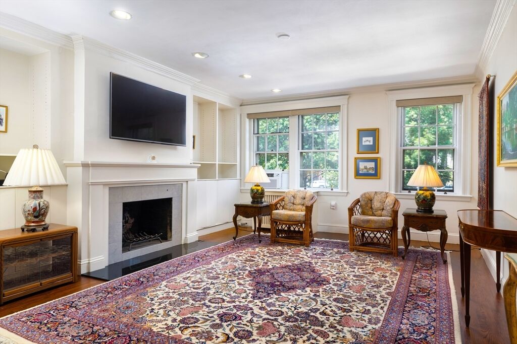 Property Photo:  250 Commonwealth Ave 1  MA 02116 