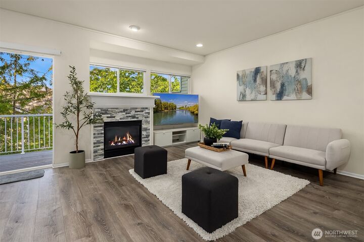 Property Photo:  5003  Lake Avenue S B  WA 98055 