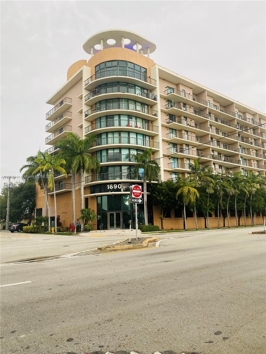 Property Photo: 1690 SW 27th Ave 704 FL 33145