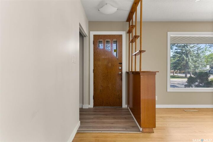 Property Photo:  6 Stapleford Crescent  SK S4R 4S4 