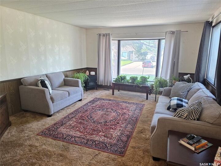 Property Photo: 423 Park Avenue SK S0L 2N0