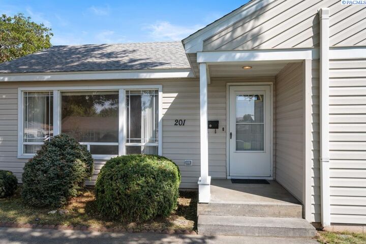 Property Photo: 201 E 15th Ave WA 99337
