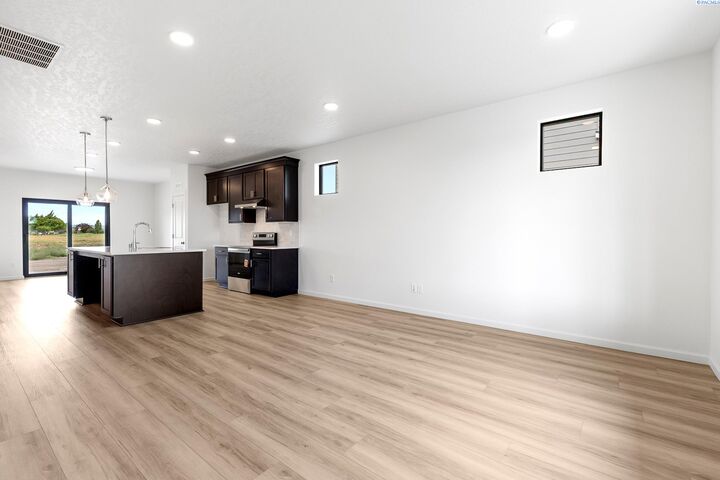Property Photo: 1109 18th St WA 99320