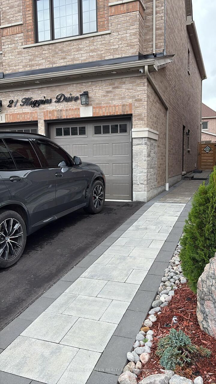 Property Photo: 21 Huggins Drive Bsmt ON L1P 0N4