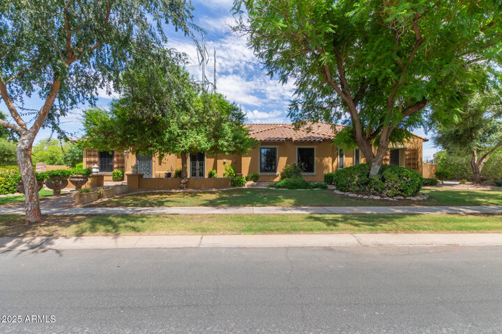 Property Photo:  2912 E Vaughn Avenue  AZ 85234 