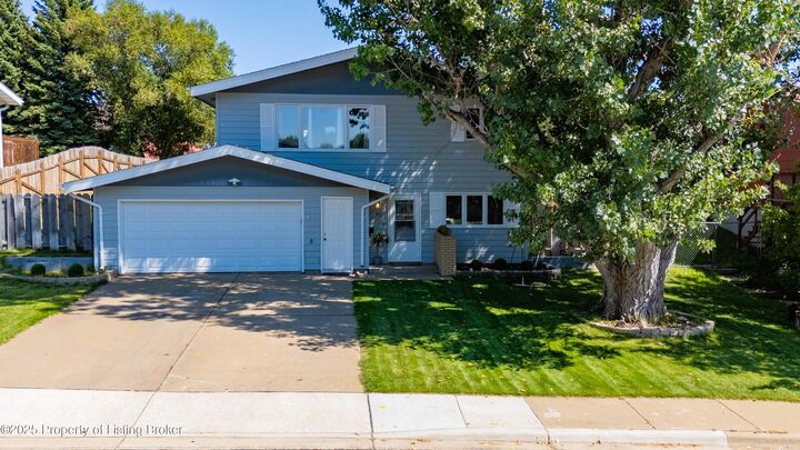 1036 Dell Avenue  Dickinson ND 58601 photo