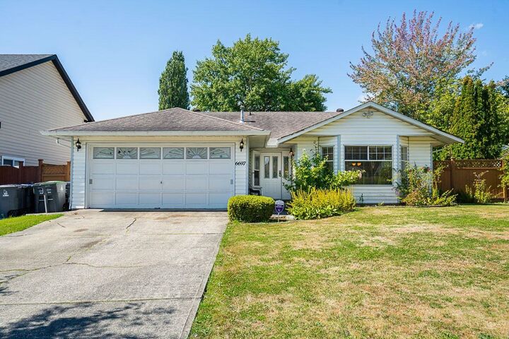 6697 141A Street  Surrey BC V3W 9N8 photo