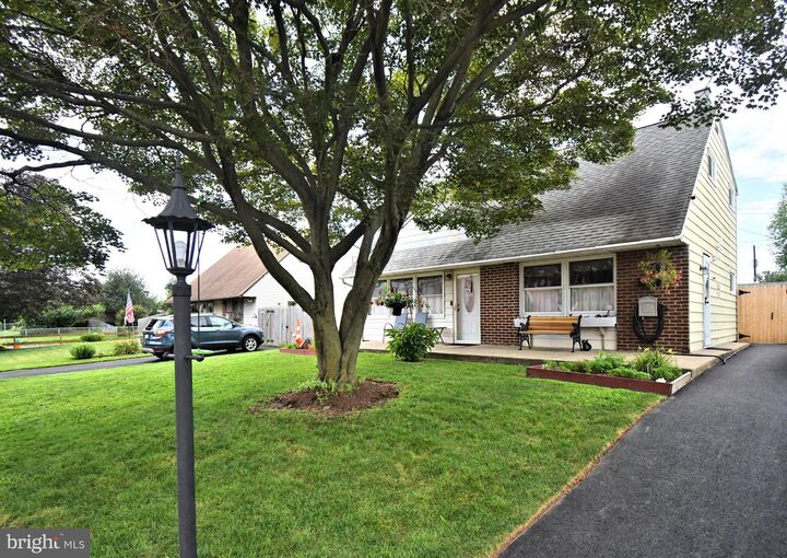 2830 Woodhaven Road  Philadelphia PA 19154 photo