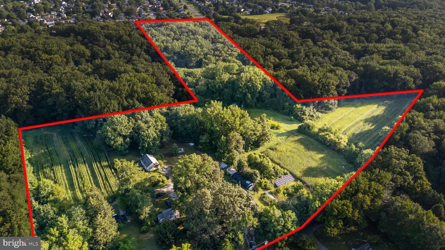 Property Photo:  557 Mansion House Road  DE 19701 