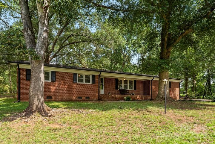 Property Photo: 301 Oak Avenue NC 28152