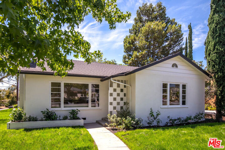 Property Photo:  2286 E Dudley St  CA 91104 