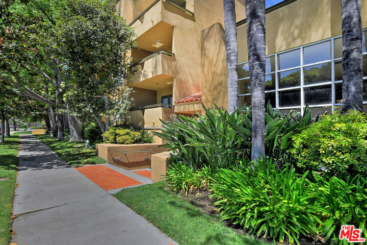 Property Photo: 12841 Bloomfield St CA 91604