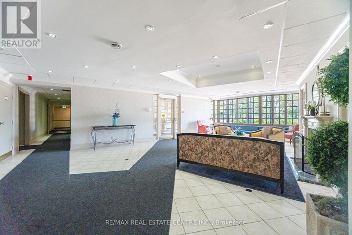Property Photo: 1360 Rathburn Road East 705 ON L4W 4H4