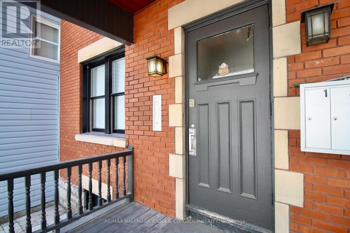 Property Photo:  38 Bruyere Street 2  ON K1N 5C5 