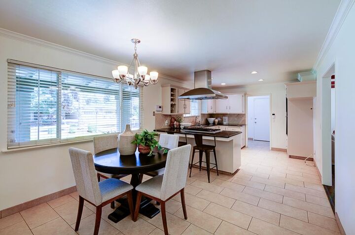 Property Photo:  2553 W Scott Avenue  CA 93711