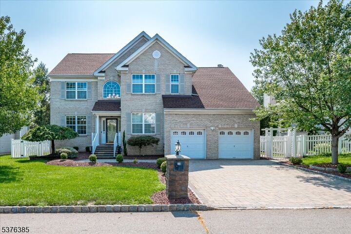 20 Treetops Cir  Franklin Twp. NJ 08540 photo