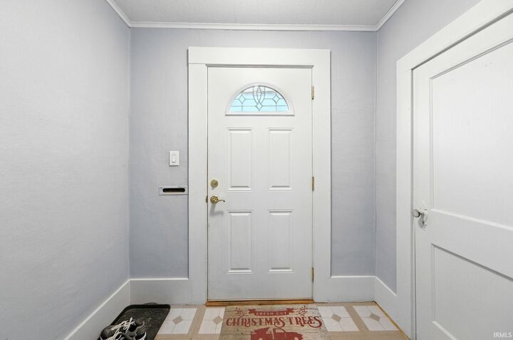 Property Photo: 921 W Cherry Street IN 46714