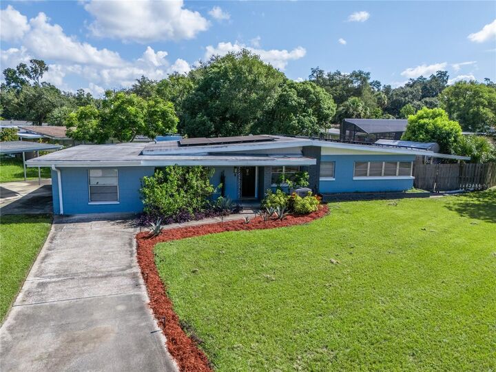 Property Photo: 122 W Coleman Circle FL 32773