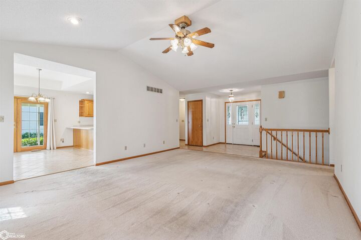 Property Photo:  403 Louisiana Street  IA 52638