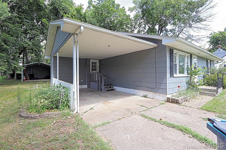 Property Photo: 520 E Olive Street MO 63780