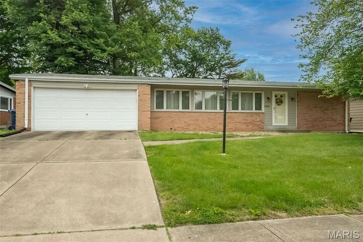 1530 Gallant Fox Drive  Florissant MO 63033 photo