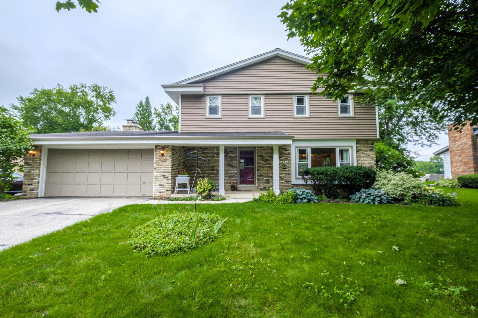 Property Photo: 2410 Talbots Ln WI 53045