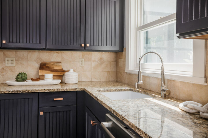 Property Photo: 2405 E Stratford Ct WI 53211