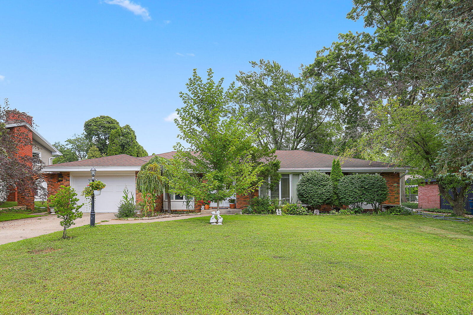 Property Photo: 241 Woodlawn Court MI 49464