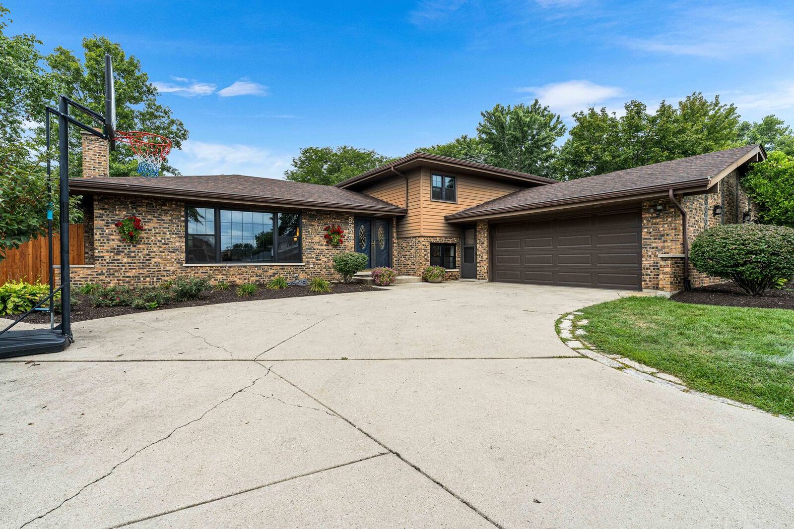 Property Photo: 8020 Arrow Lane IL 60561
