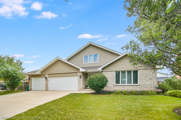 Property Photo:  905 N Glenmore Street  IL 60441 