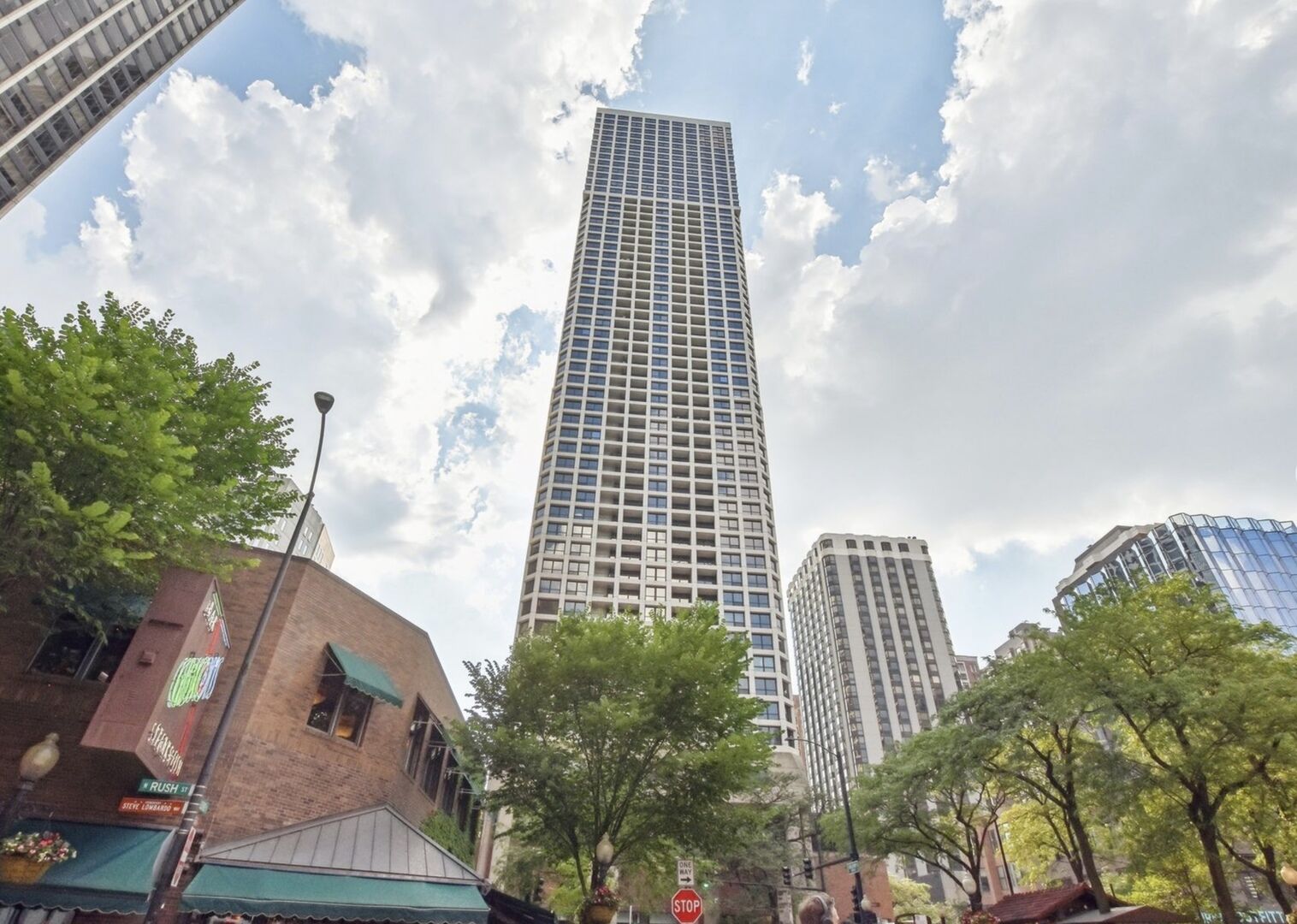 Property Photo: 1030 N State Street 41A IL 60610
