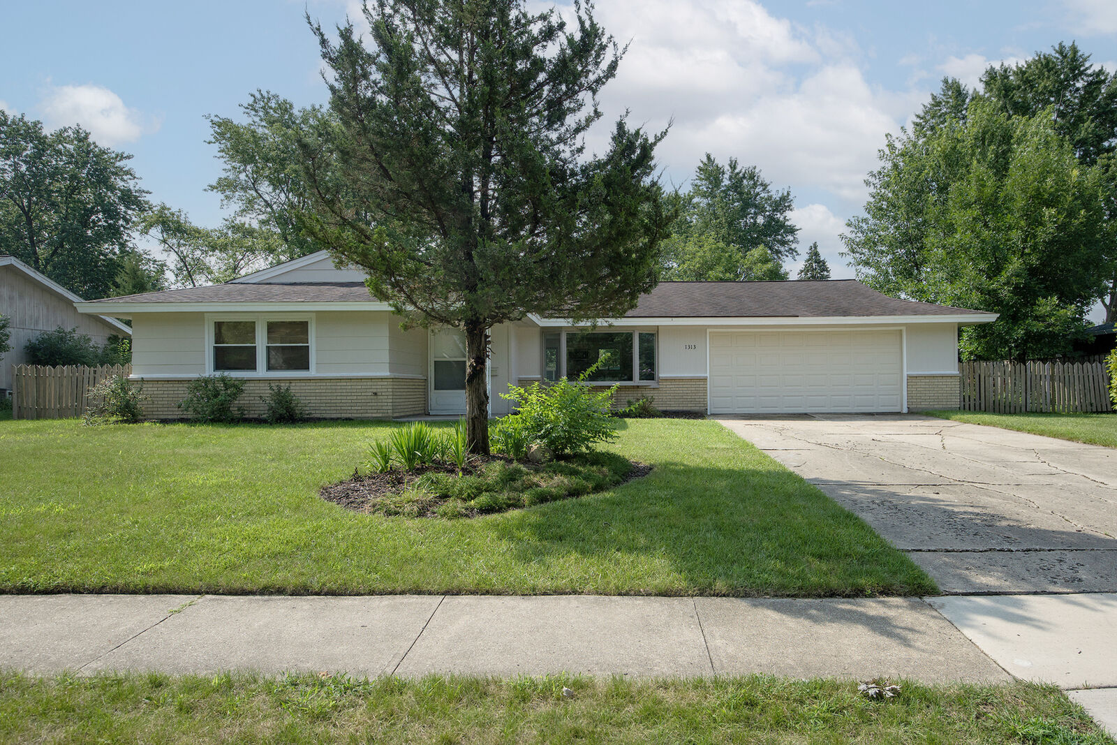 Property Photo:  1313 Hartmann Drive  IL 60193 