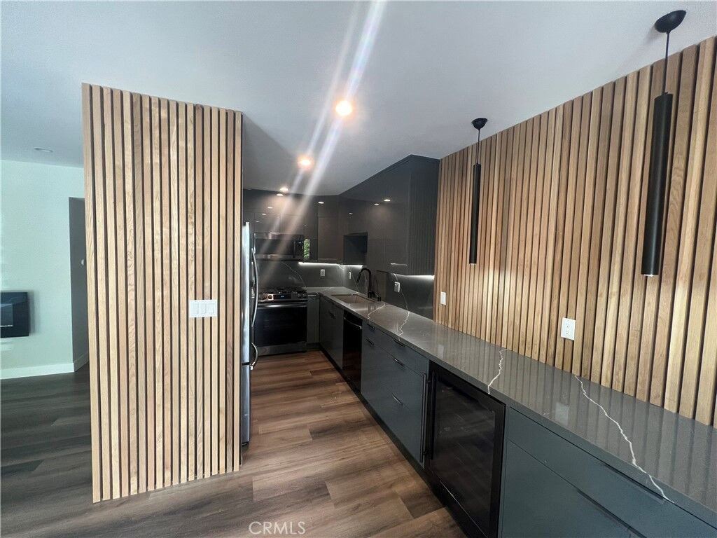 Property Photo: 15344 Weddington Street 102 CA 91411