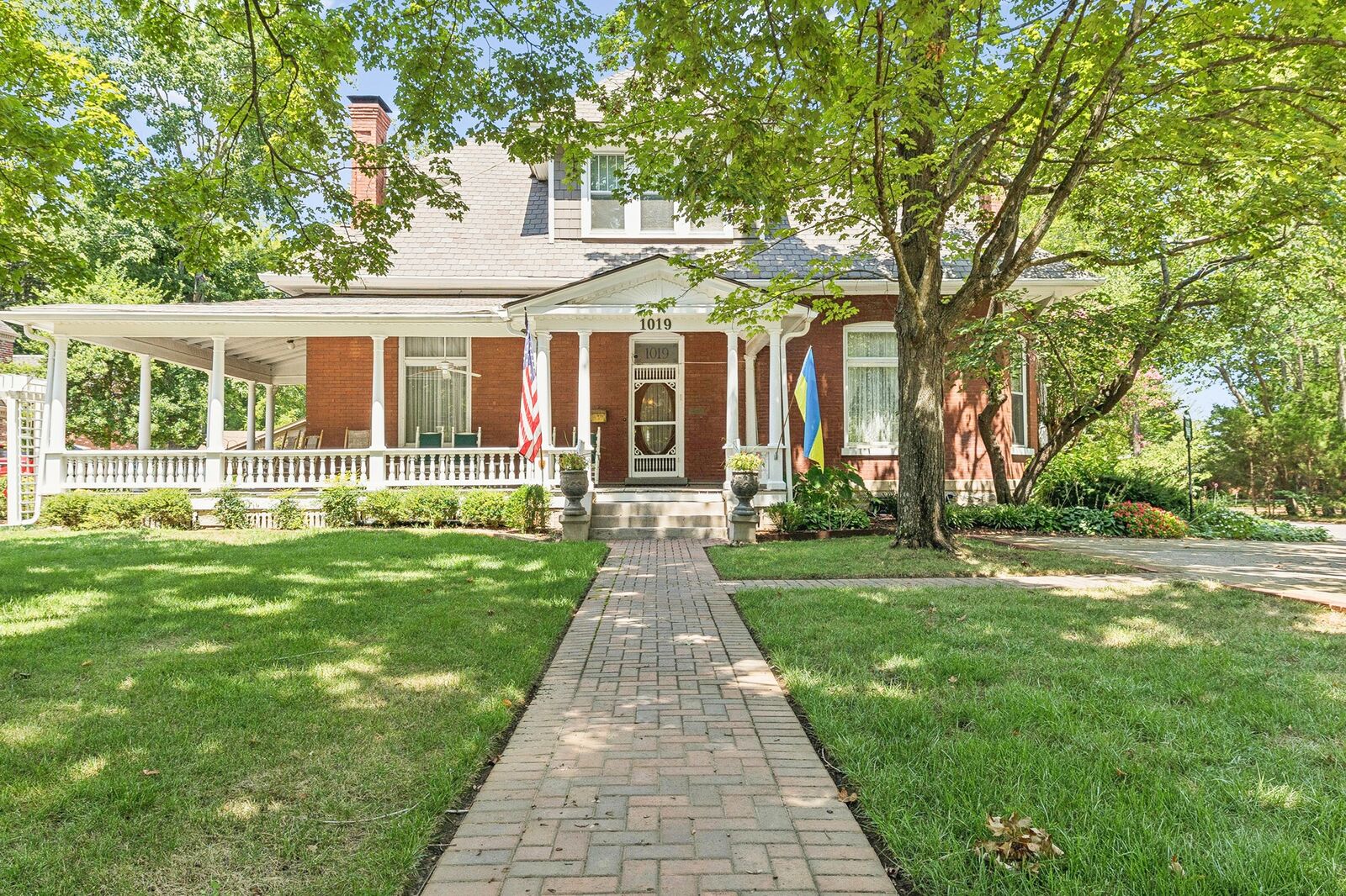 Property Photo:  1019 E Main St  TN 37130 