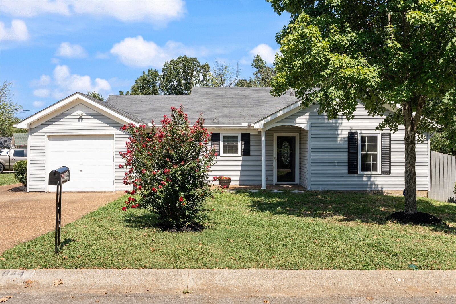 Property Photo: 844 Trailside Cir TN 37013