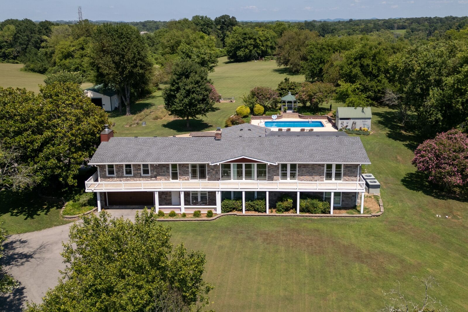 Property Photo: 344 Peach Valley Rd TN 37066