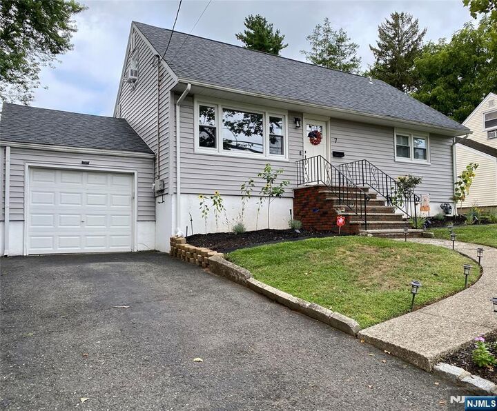 7 Stadtmauer Drive  Clifton NJ 07013 photo