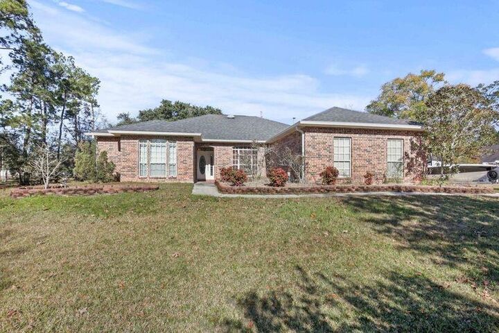 Property Photo: 1020 Claire Drive LA 70461