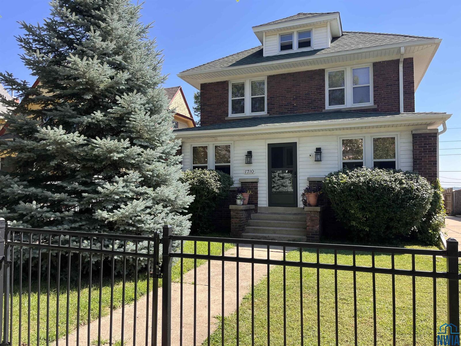 Property Photo: 1710 Douglas St IA 51105